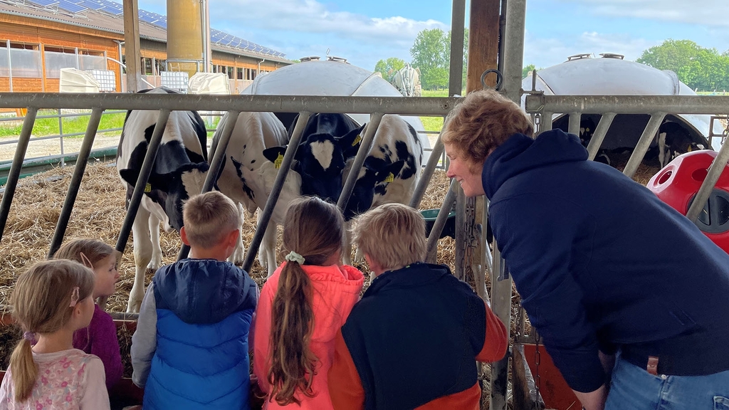 Vergrößerung des Bildes für Landwirtschaft mit allen Sinnen erleben – das bietet das Bildungsprogramm „AckerRacker“ für Kinder..