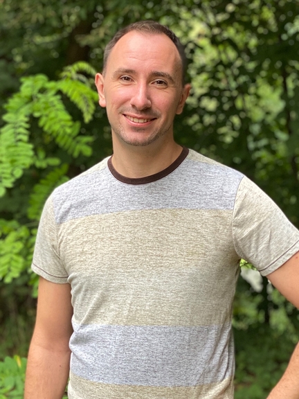 Vergrößerung des Bildes für Bild: Portraitfoto junger Mann.